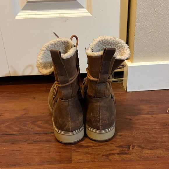 Lace up leather winter boots with sherpa lining - Picture 3 of 4